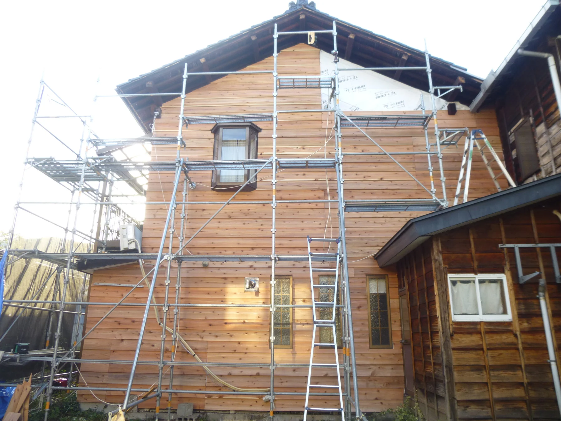 木造建物の建築現場